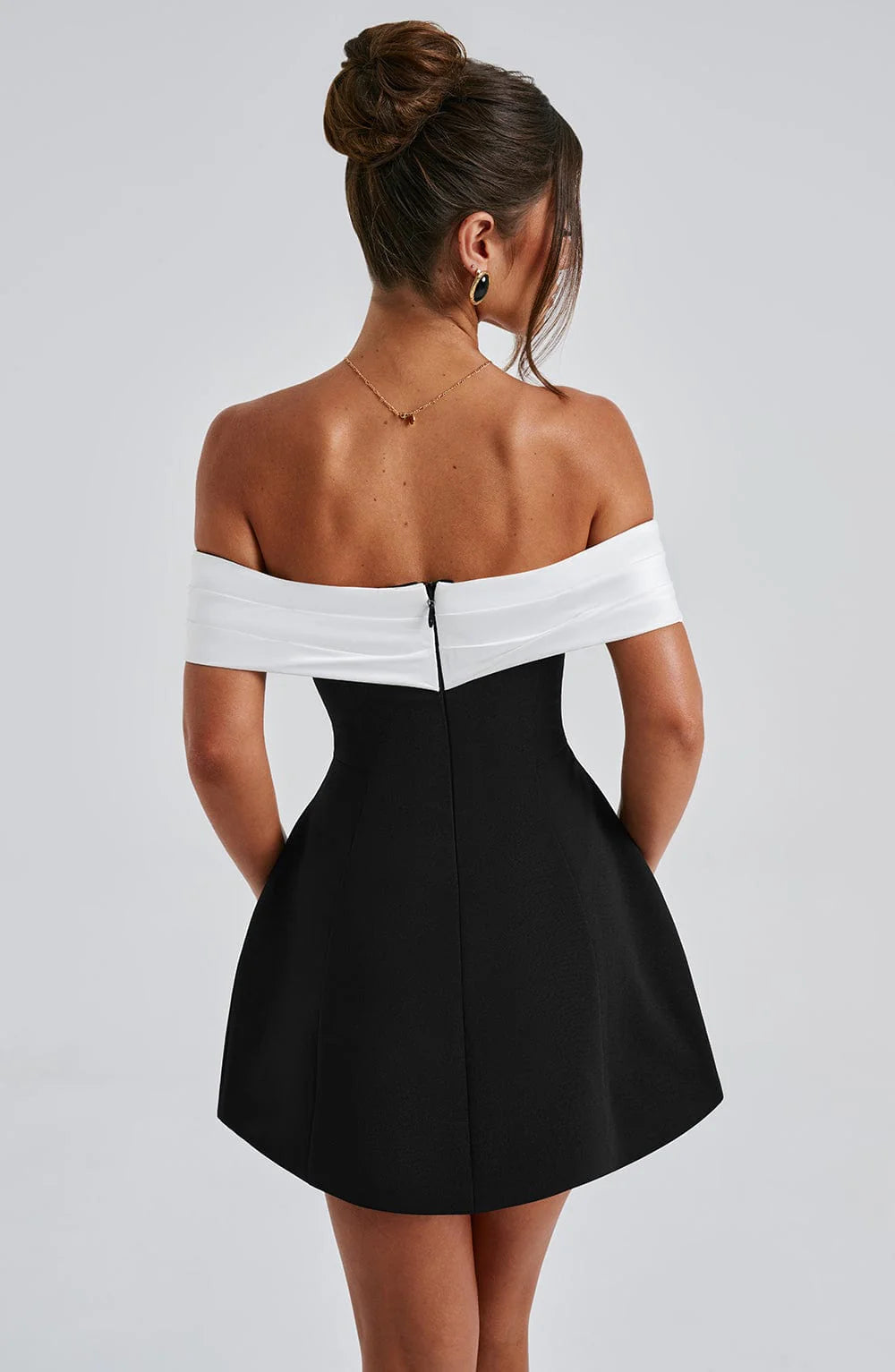 Noir Bloom | Bardot neckline mini sukienka 5
