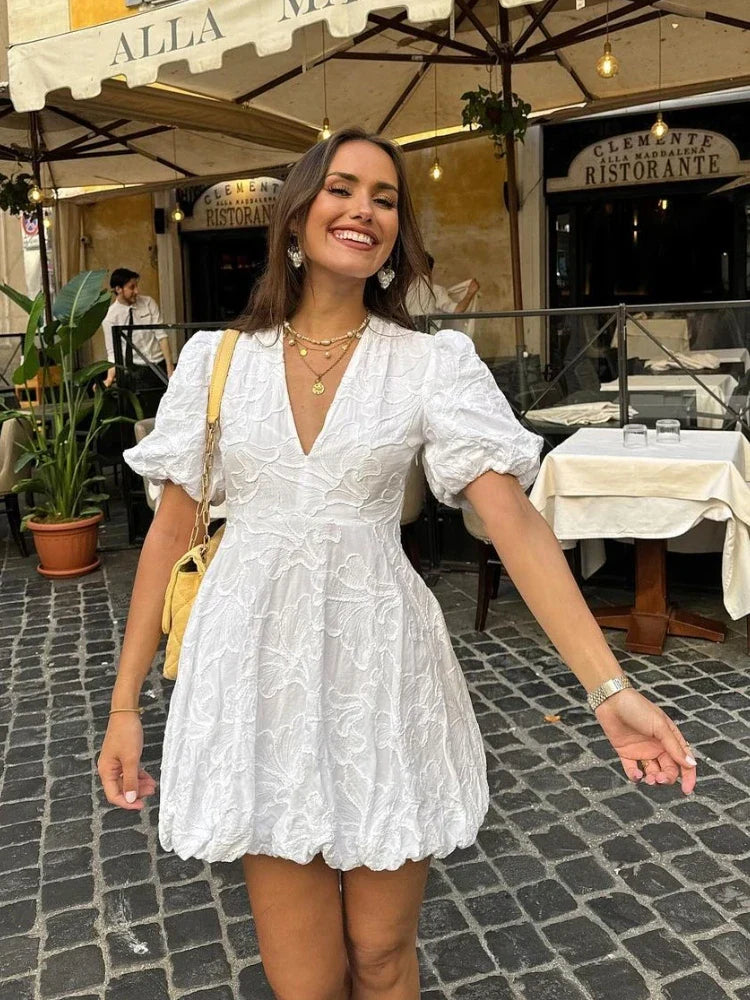 Sukienka damska boho z haftowanymi falbankami, zwiewna, na lato i na wakacje