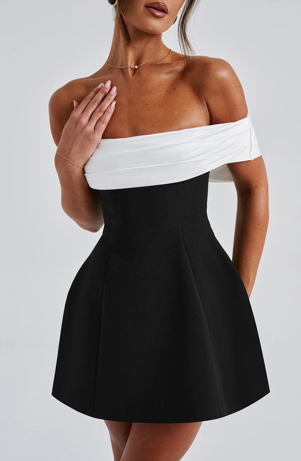 Noir Bloom | Bardot neckline mini sukienka 6