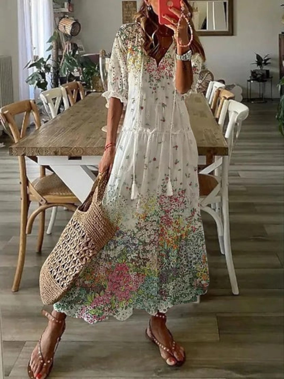 Sukienka damska maxi w kwiaty z dekoltem V, boho na lato i na plażę - Biel elegancji